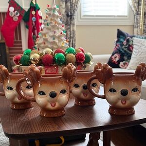 Pottery barn - like new -Reindeer Holiday Mug Set